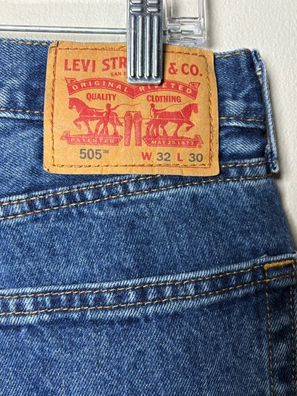 Levi's 505 Jeans Men's 32x30 Regular Fit Straight Leg Denim Medium Wash